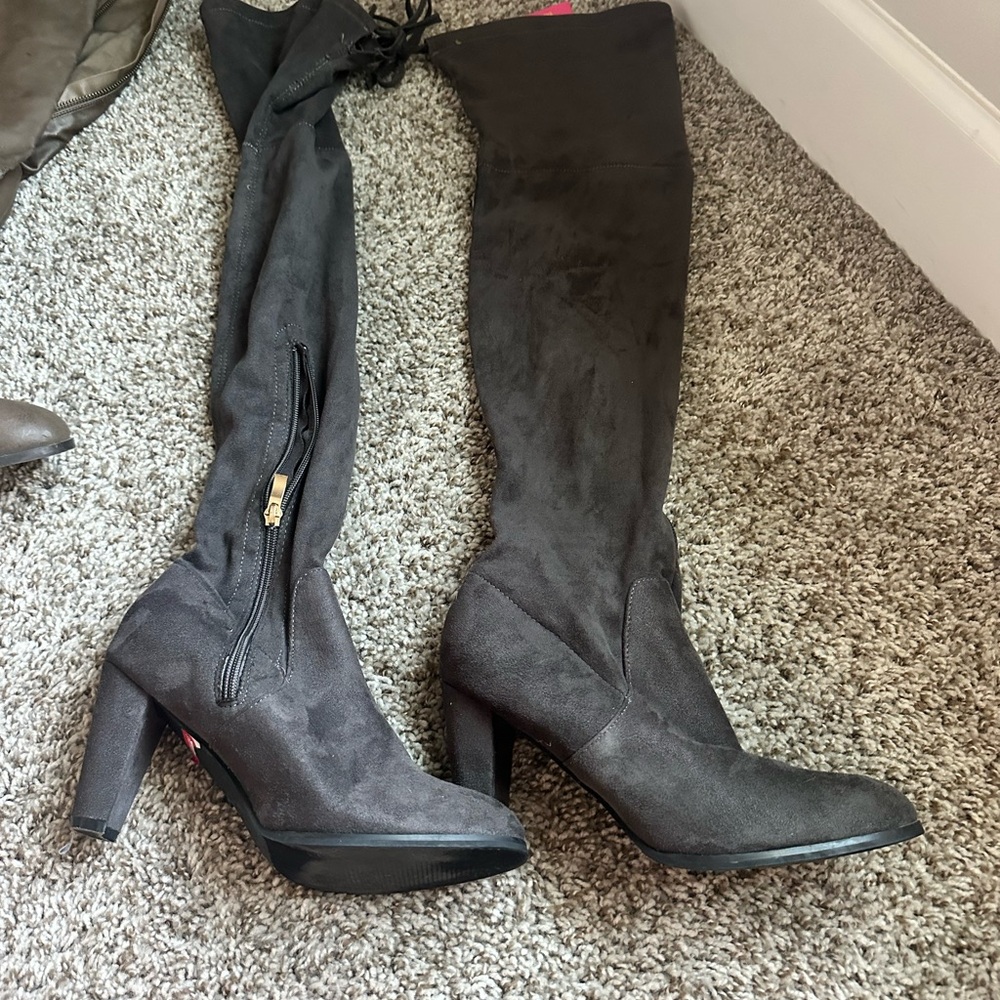 Knee high heeled gray boots